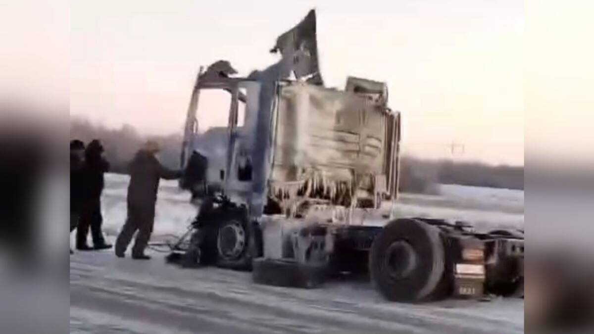 Фура с 18 тоннами яиц загорелась на трассе в Акмолинской области