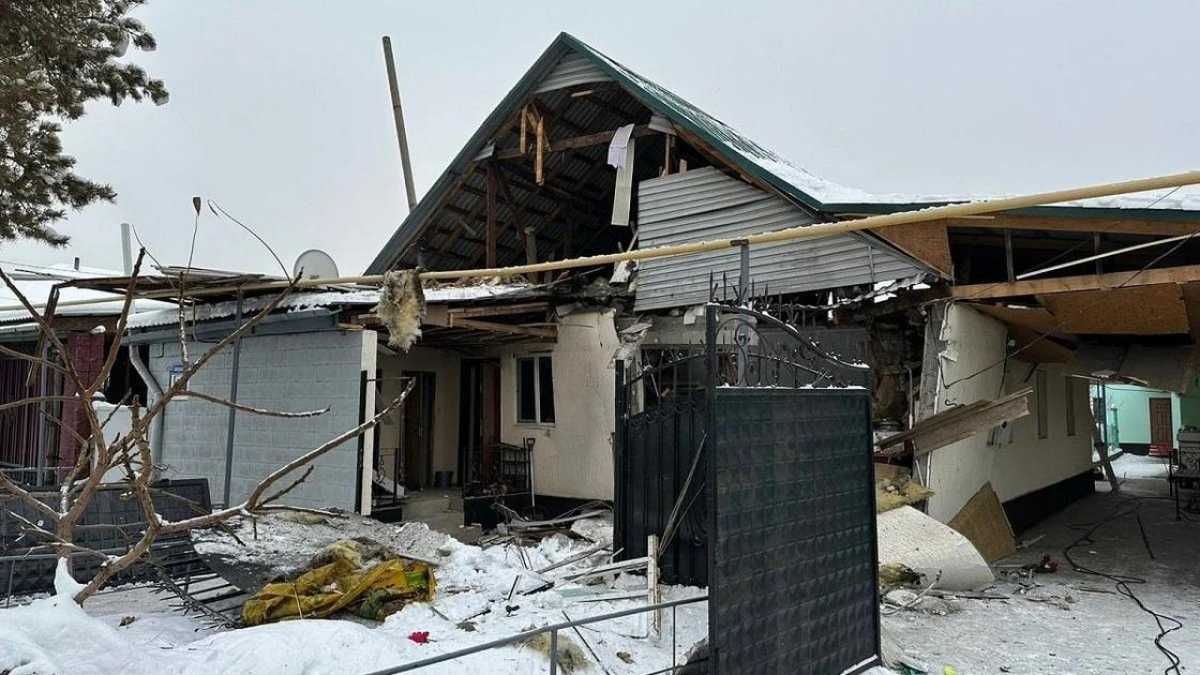 Взрыв газа разрушил несколько домов в Алматинской области: есть пострадавшие