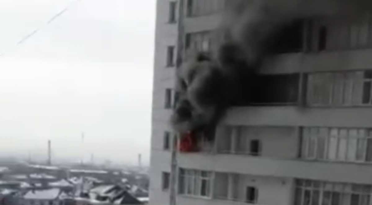 Пожар в многоэтажке в Шымкенте: спасено два человека