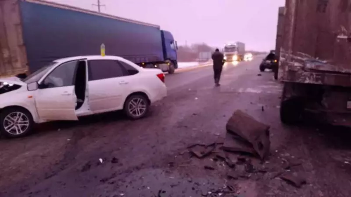 Два человека погибли в жуткой аварии в Костанайской области