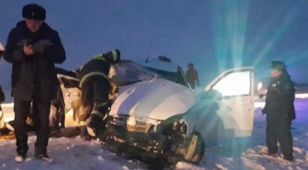 Трёх человек зажало в авто в Павлодарской области