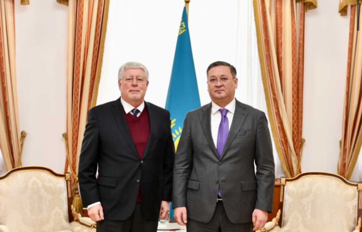 Глава МИД Казахстана провёл переговоры с послом России