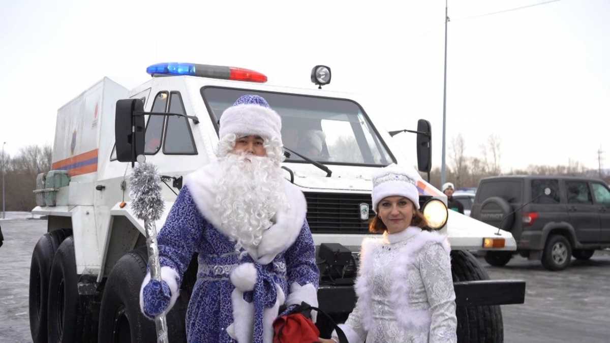Пожарный Дед Мороз поздравил детишек с Новым Годом
