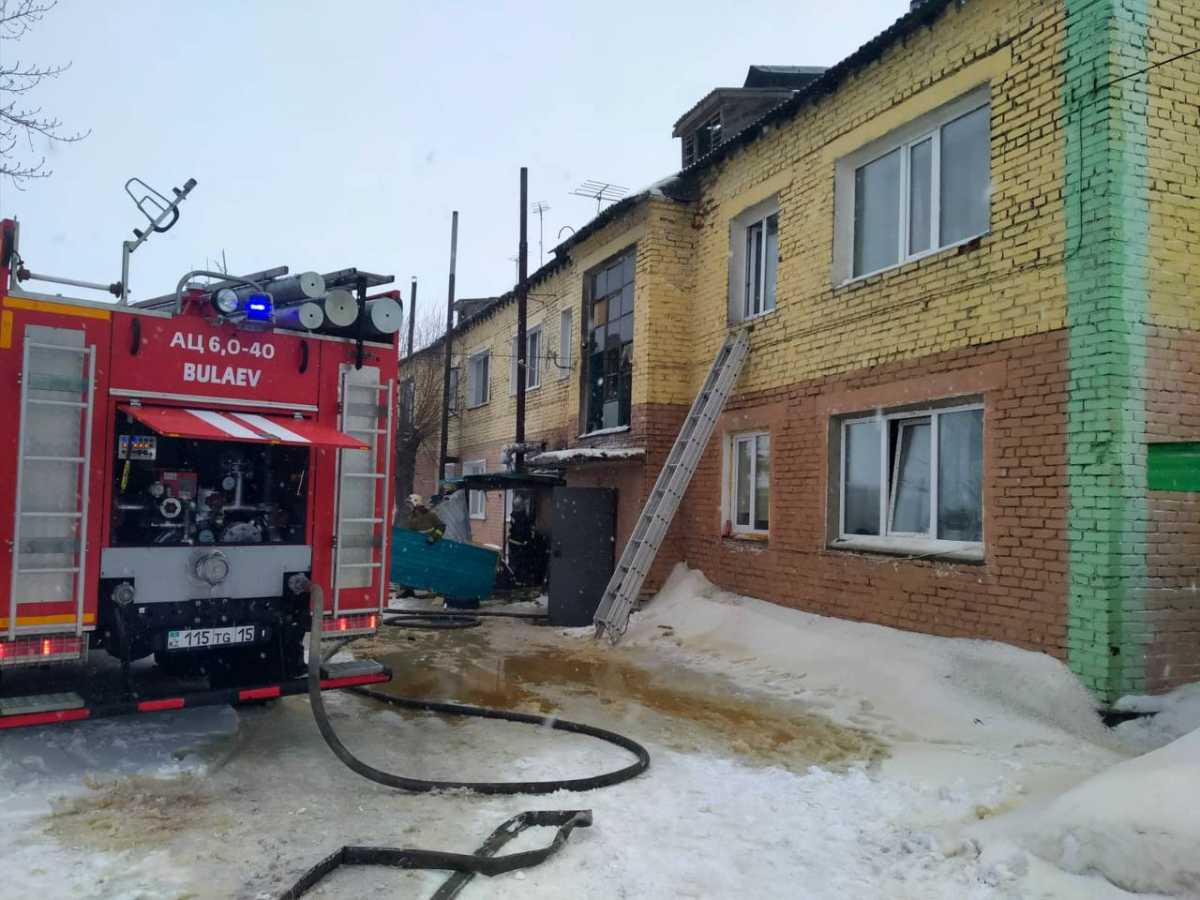 Пожар в жилом доме в СКО: спасено 13 человек