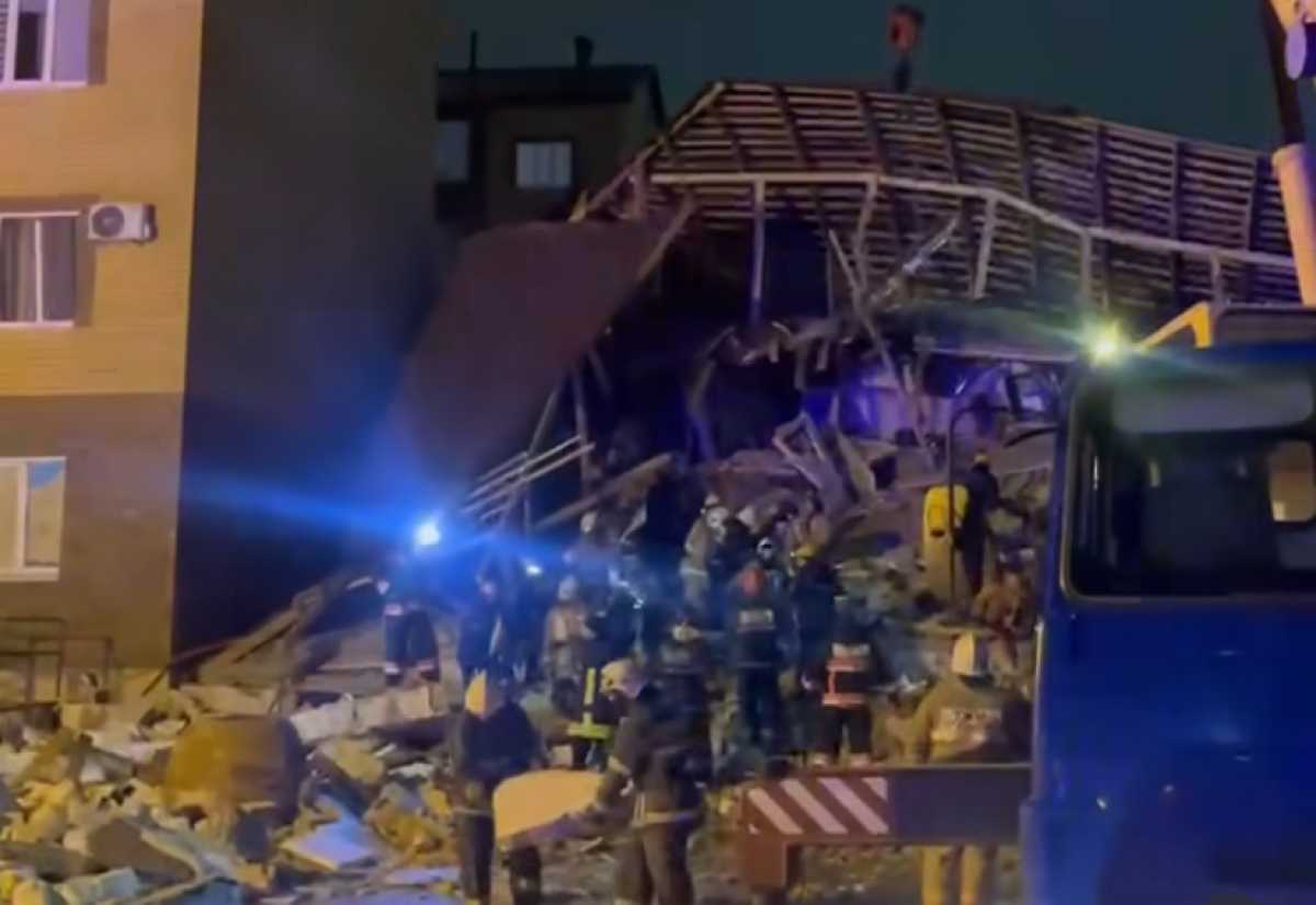 Взрыв газа разрушил двухэтажное кафе в Уральске