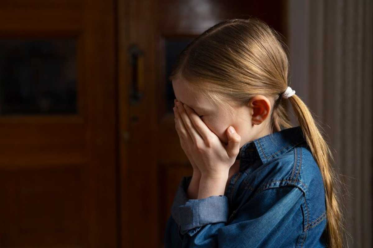9-летнюю девочку жестоко истязала опекун в Алматинской области