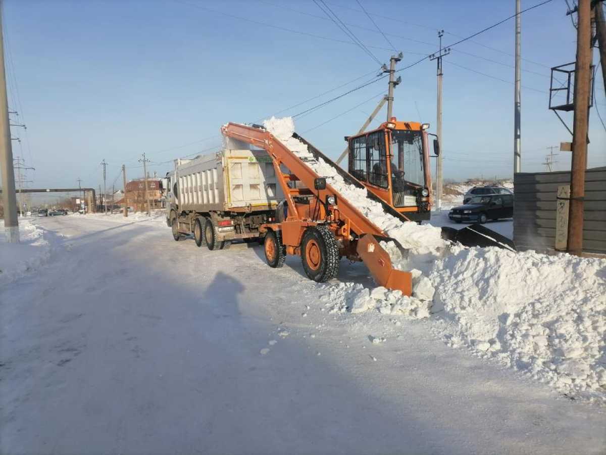 Более 1 500 единиц спецтехники задействовано в снегоуборке в Астане