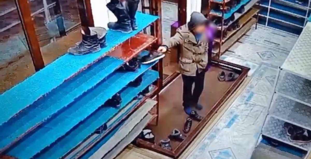 В Талдыкоргане во время намаза в мечети украли обувь