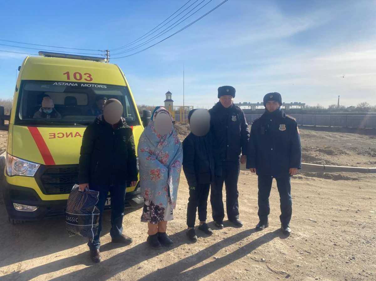 Провалившихся под лёд подростков спасли полицейские в Кызылорде