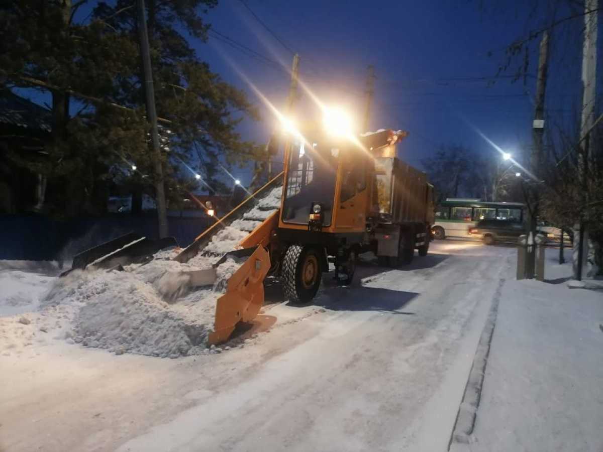 Свыше 34 тыс. кубометров снега вывезено за день в Астане