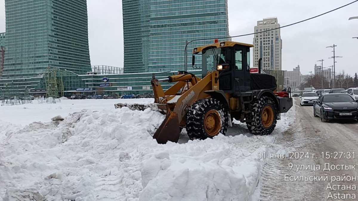 Более 37 тысяч кубометров снега вывезли днем из столицы