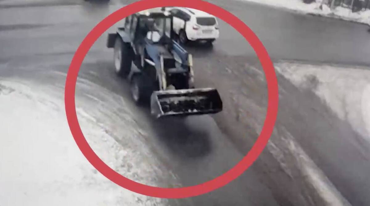 Пьяный тракторист чистил снег в Кокшетау