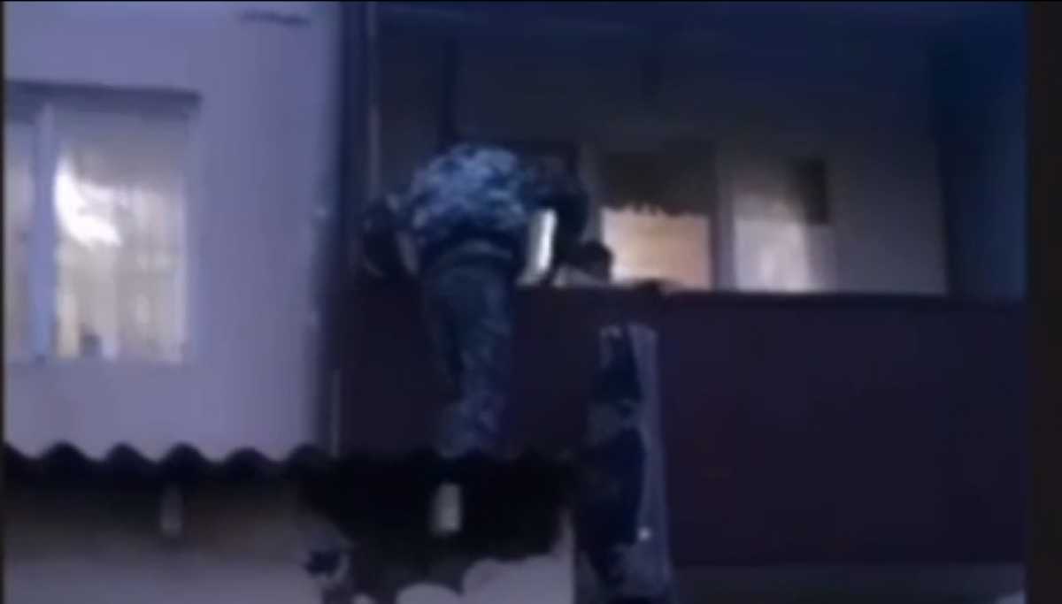В Туркестанской области полицейские спасли пенсионерку, потерявшую сознание на холодном балконе