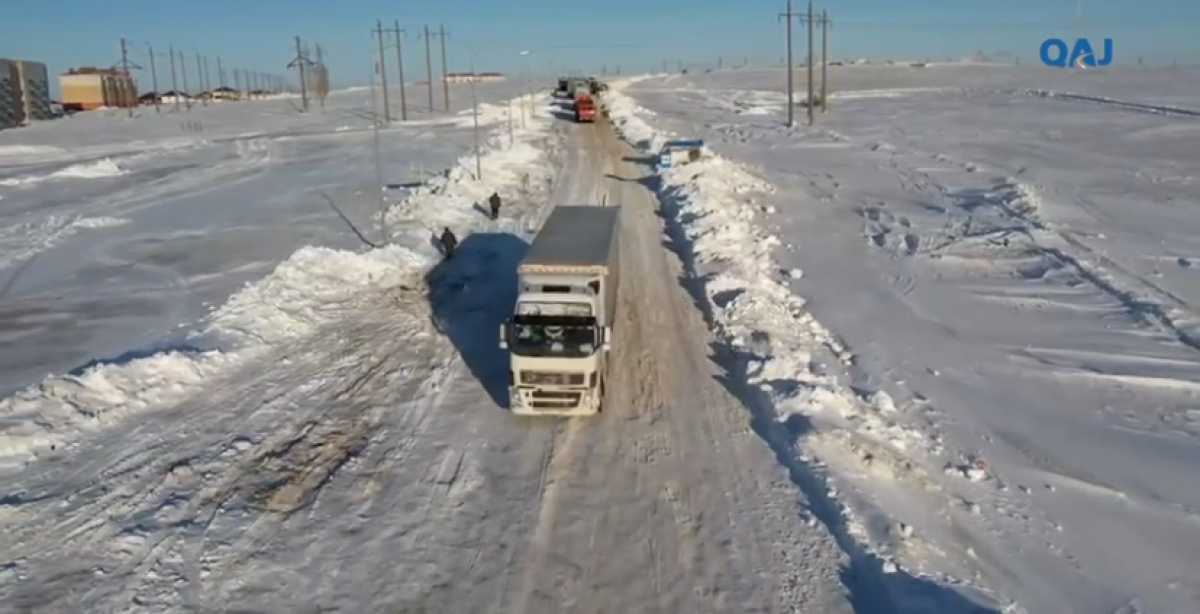 Более 2,5 тысяч грузовиков скопилось на трассе в Актюбинской области