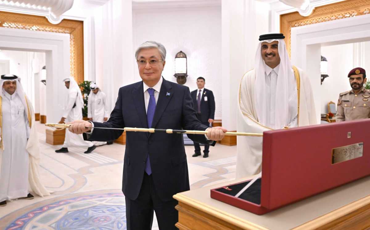 Токаеву вручили меч основателя Катара