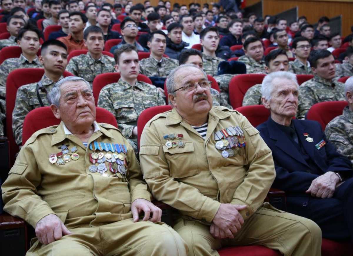 В Алматы состоялась встреча ветеранов войны в Афганистане с молодежью