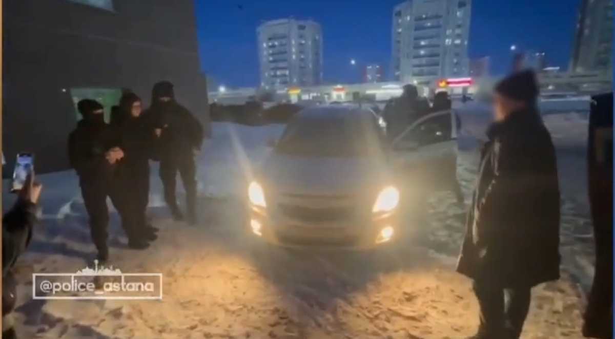 В автомобиле астанчанки обнаружили наркотики: женщину выдворили в изолятор