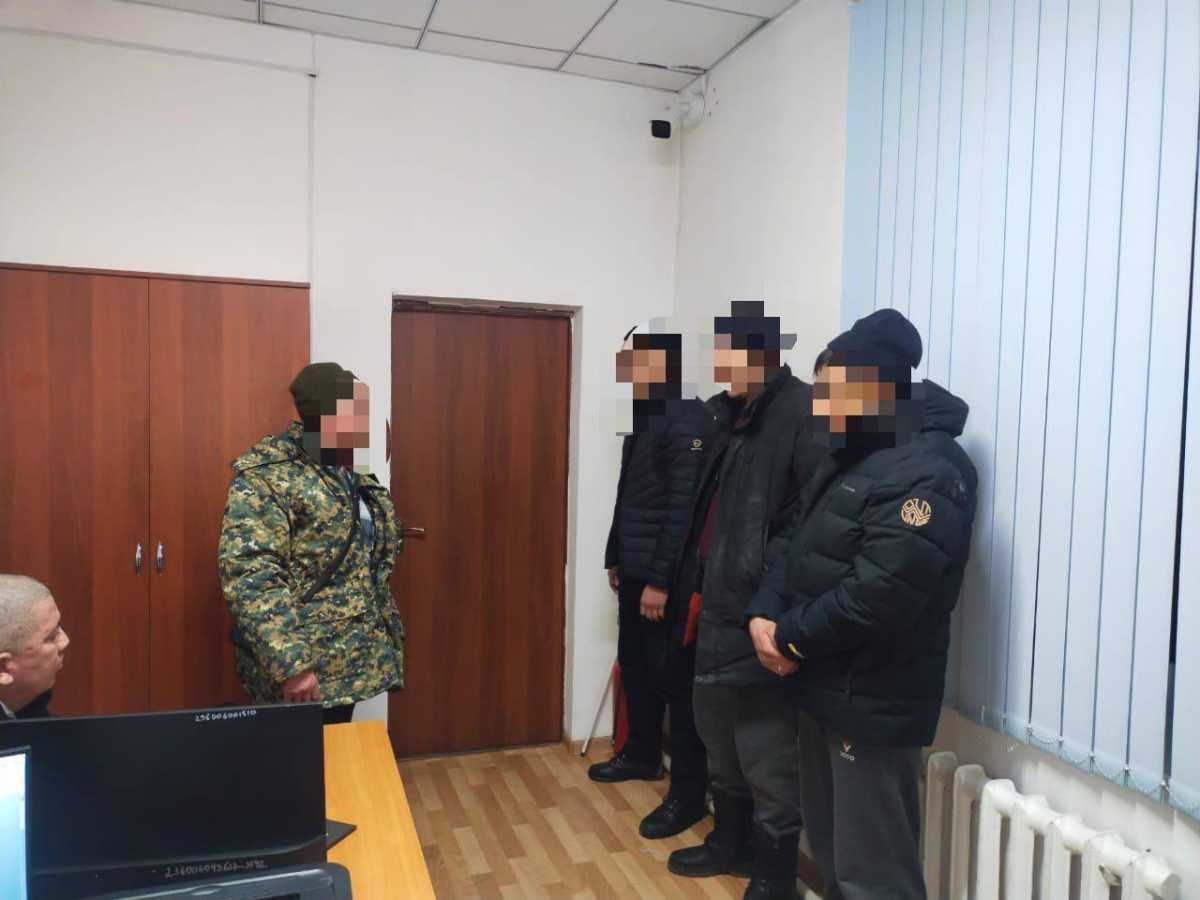 Вымогали деньги: группу лжеполицейских задержали в Абайской области