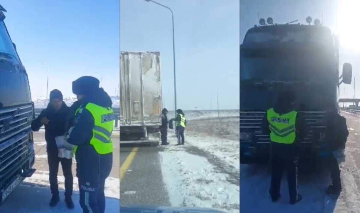 В Акмолинской области замерзающих дальнобойщиков полицейские отпаивали горячим чаем