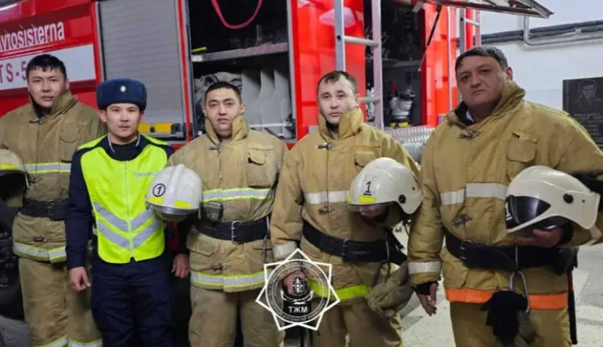 15 человек эвакуировали и двоих спасли при пожаре в Алматы
