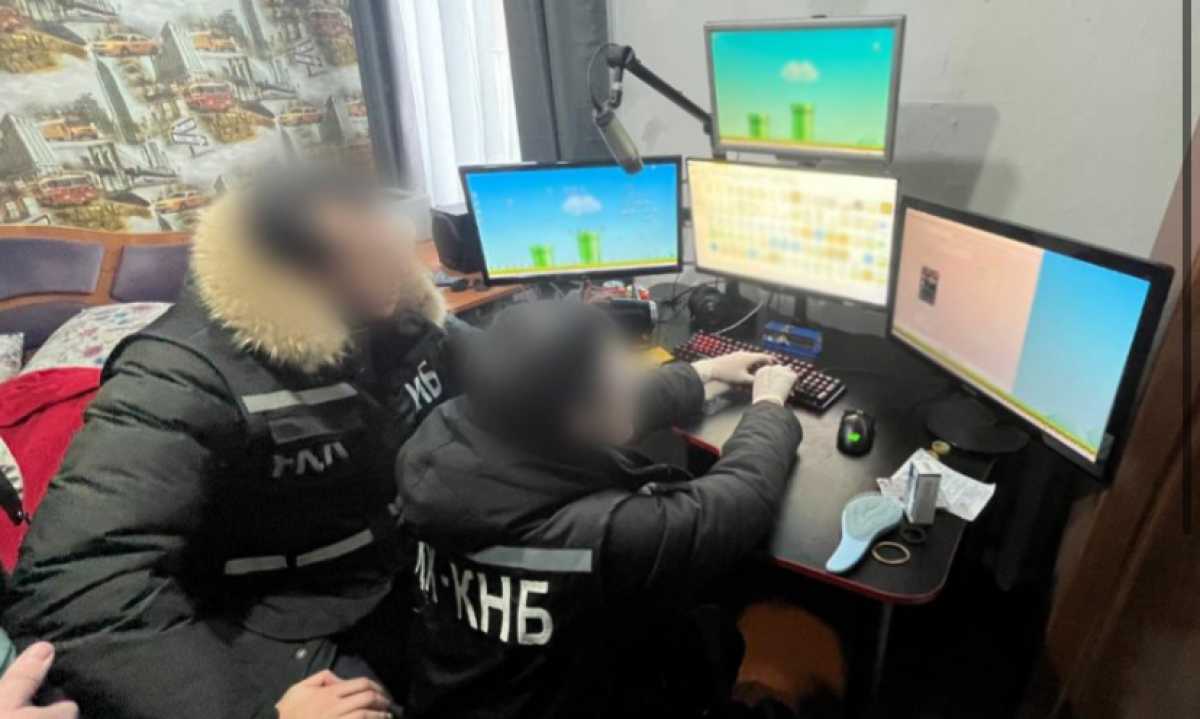 Сотрудники КНБ задержали киберпреступника в Караганде
