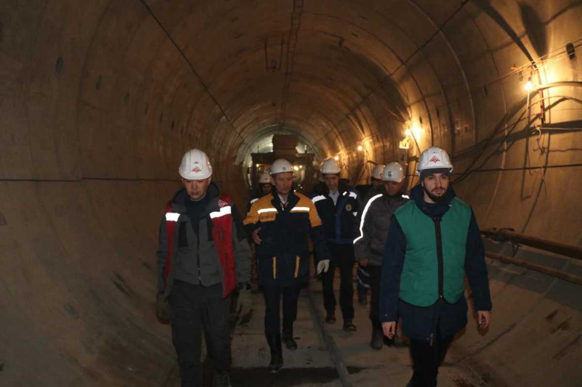 Специалисты КазНИИСА ознакомились с ходом строительства новой ветки станции метро в Алматы