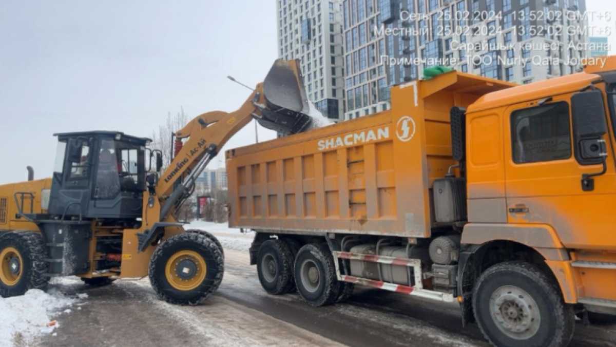 Более 30 тысяч кубометров снега вывезли за ночь из Астаны