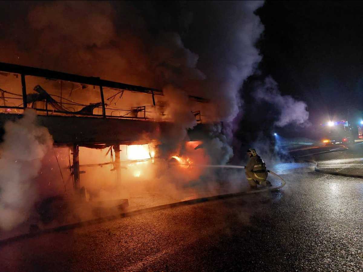 Пассажирский автобус загорелся в Жамбылской области