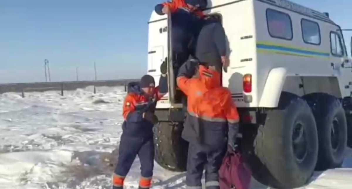 13 человек спасли из снежных заносов в Жетысуской области