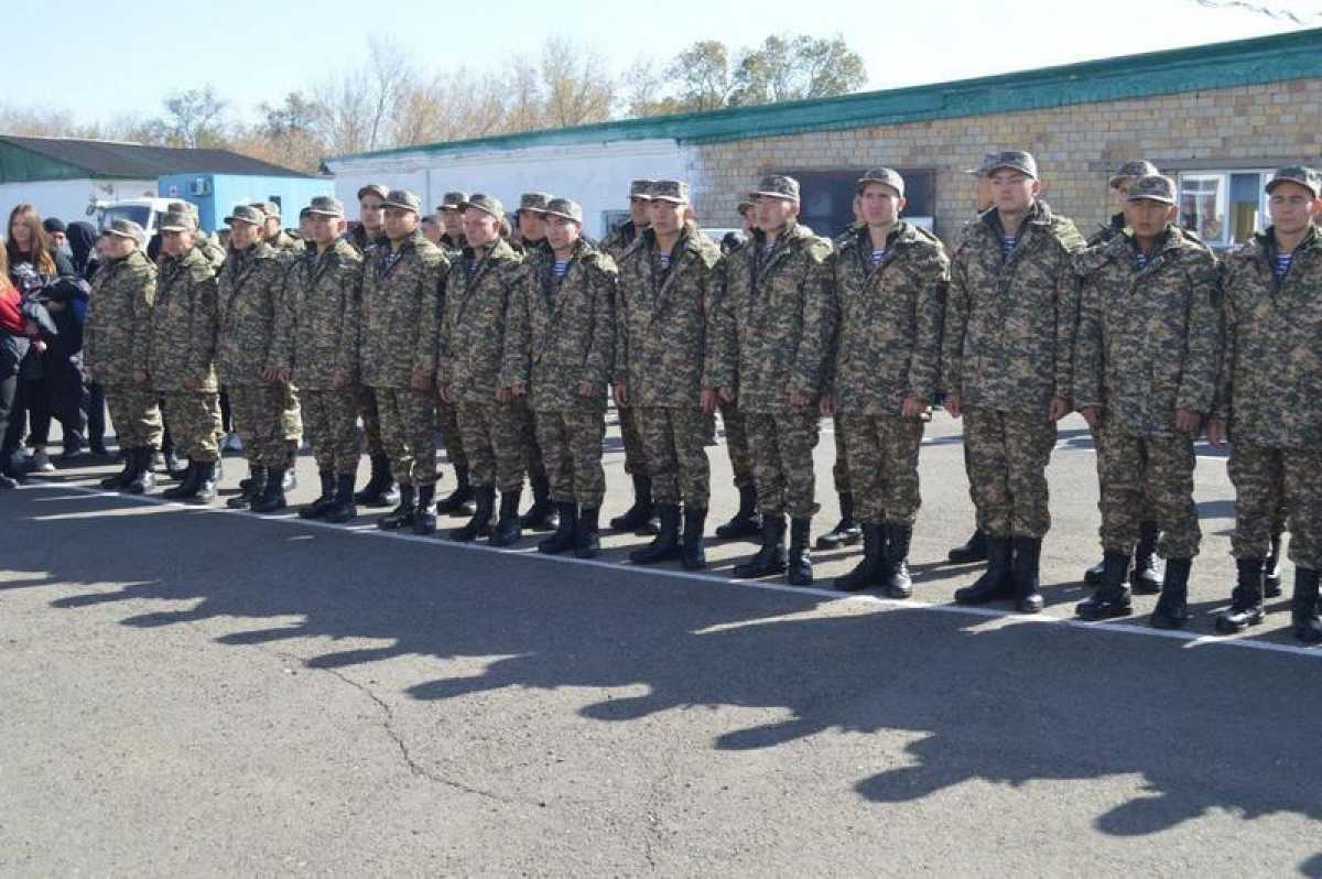Сколько казахстанцев призовут в армию этой весной