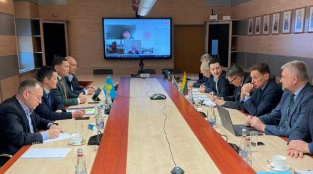 Казахстан предложил Литве сотрудничество по запуску контейнерных перевозок