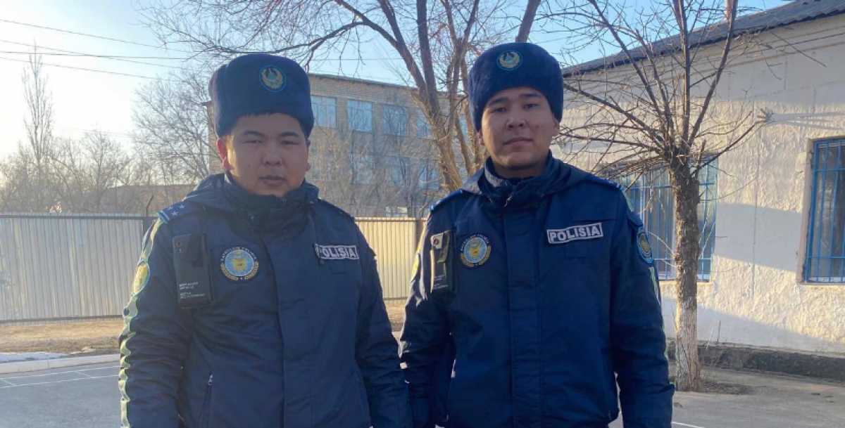 Женщину, провалившуюся под лёд, спасли полицейские в Атырауской области