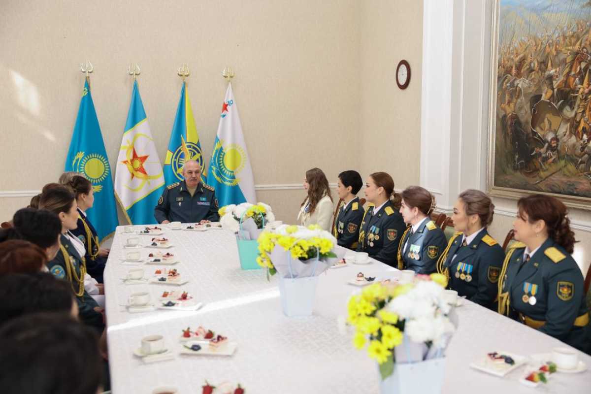 Министр обороны поздравил женщин с праздником 8 Марта