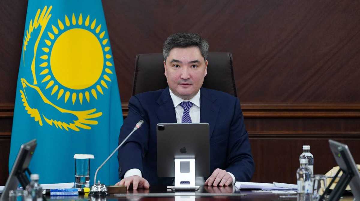 Премьер-министр РК поздравил казахстанок с Международным женским днём