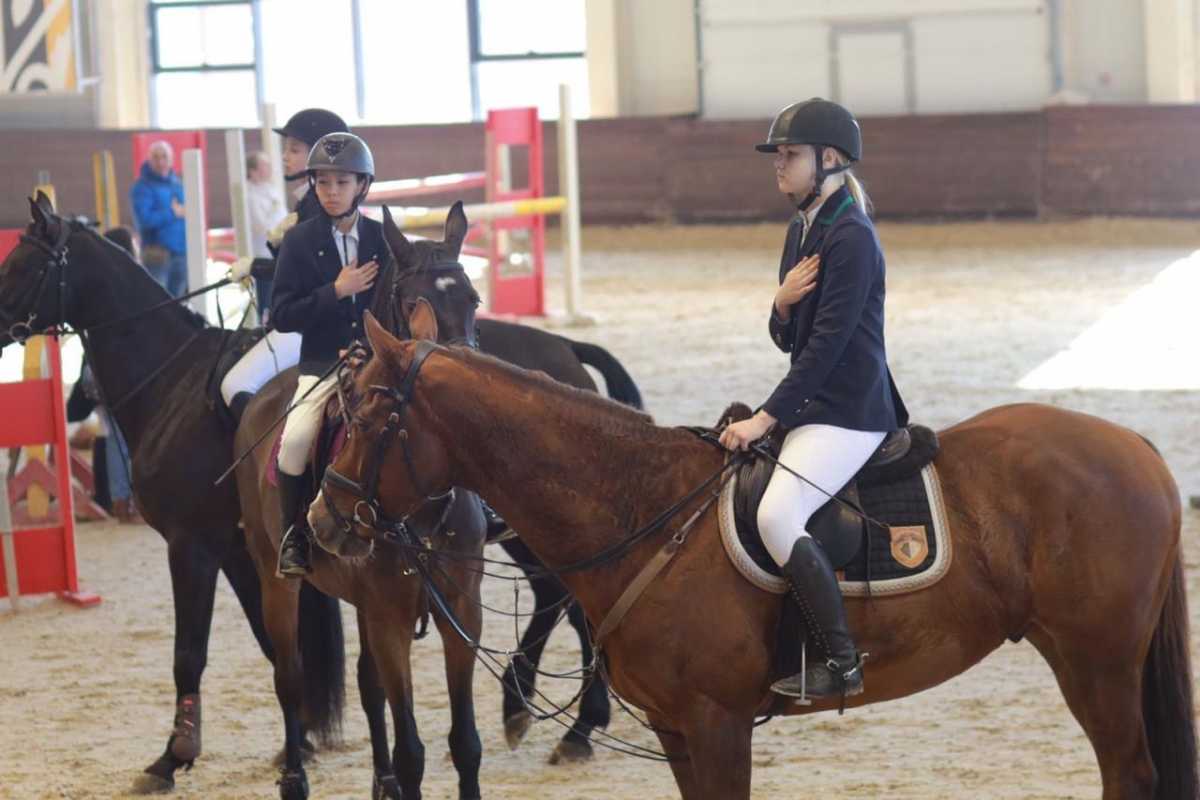 Открытое первенство среди девушек по конному спорту проходит в Астане