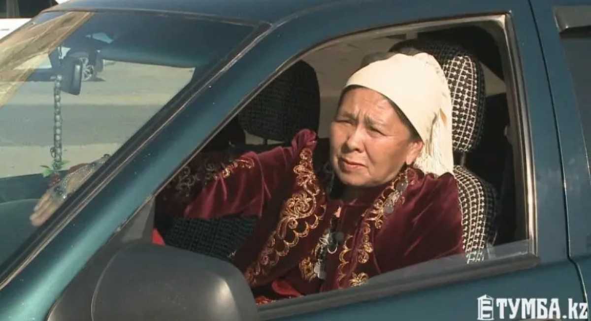 70-летняя пенсионерка работает таксистом в Мангистауской области