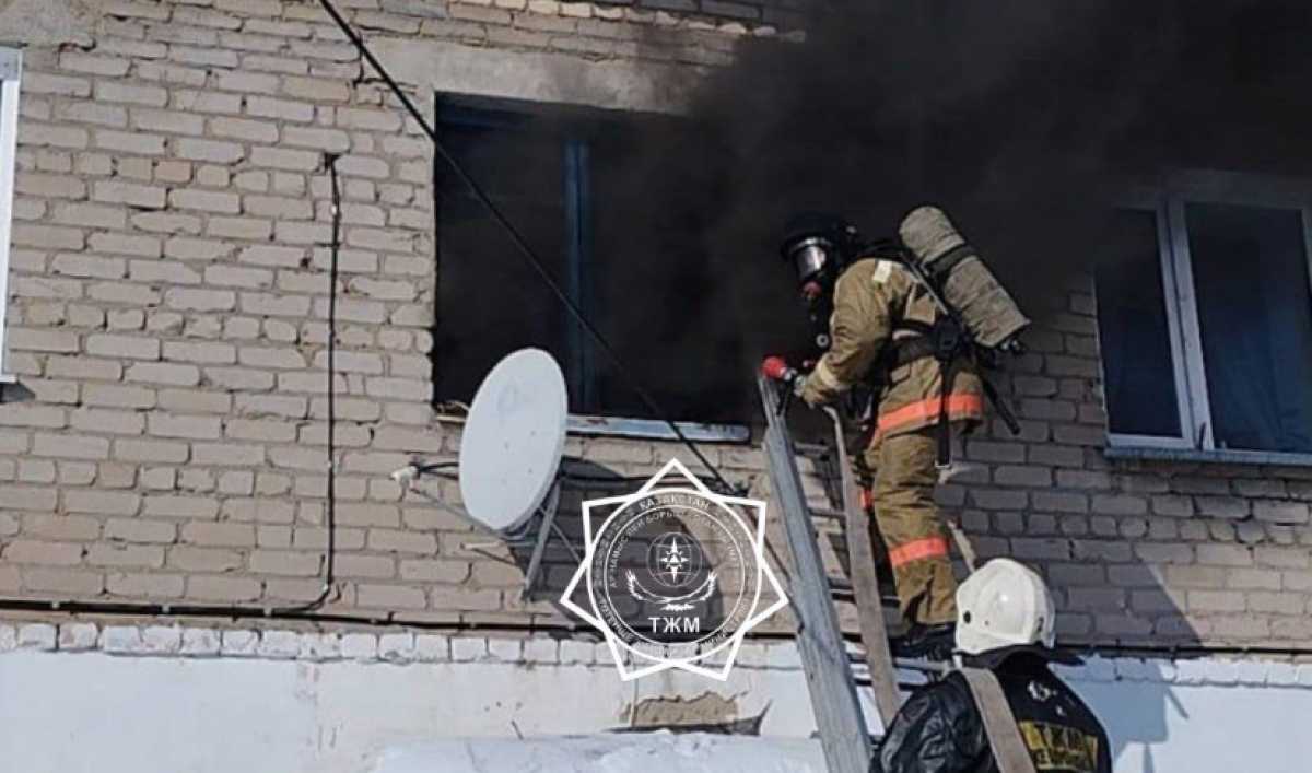 Пять человек спасли из горящего дома в СКО