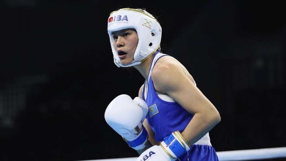 Алуа Балкибекова победила в первом бою на олимпийском отборе по боксу