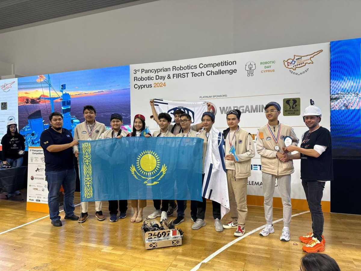 Казахстанские школьники выиграли кубок Международного чемпионата по робототехнике
