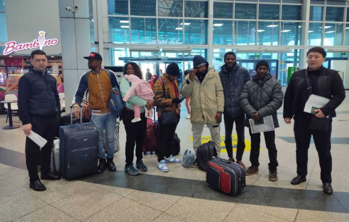 Семь африканцев выдворили из Казахстана в Алматы