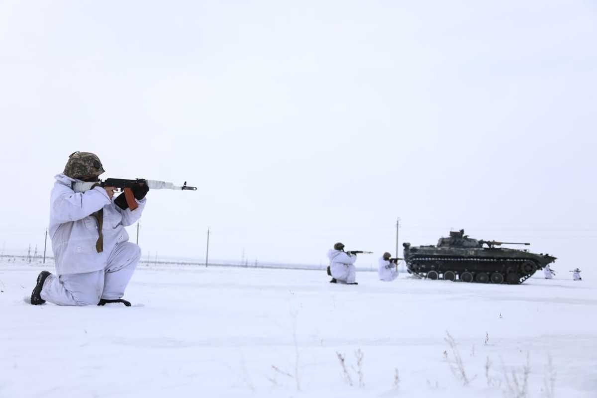 Условного противника уничтожили военнослужащие в Карагандинской области
