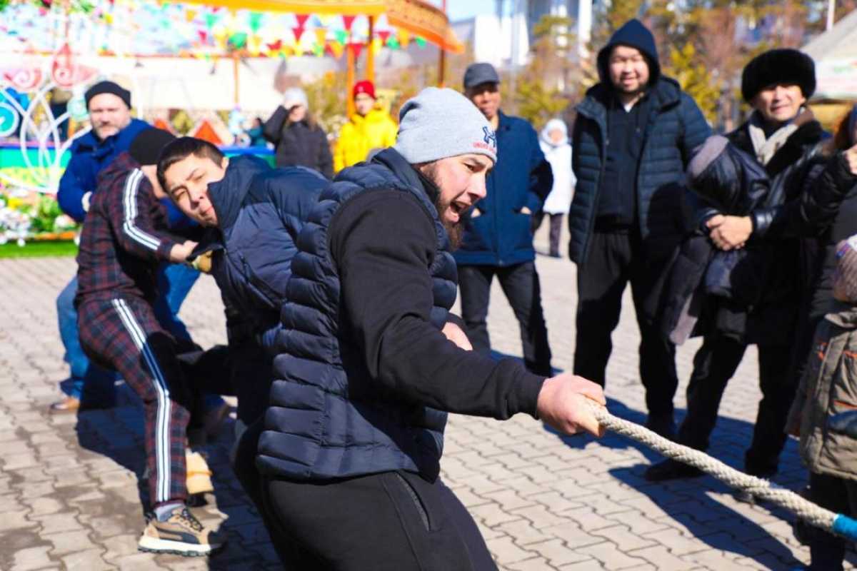 Тысячи жителей и гостей столицы участвуют в спортивных состязаниях в Наурыз