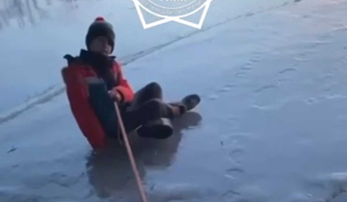 Детей унесло на льдине в ВКО