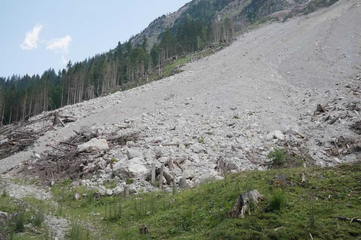 Оползень сошел в коттеджном городке под Алматы