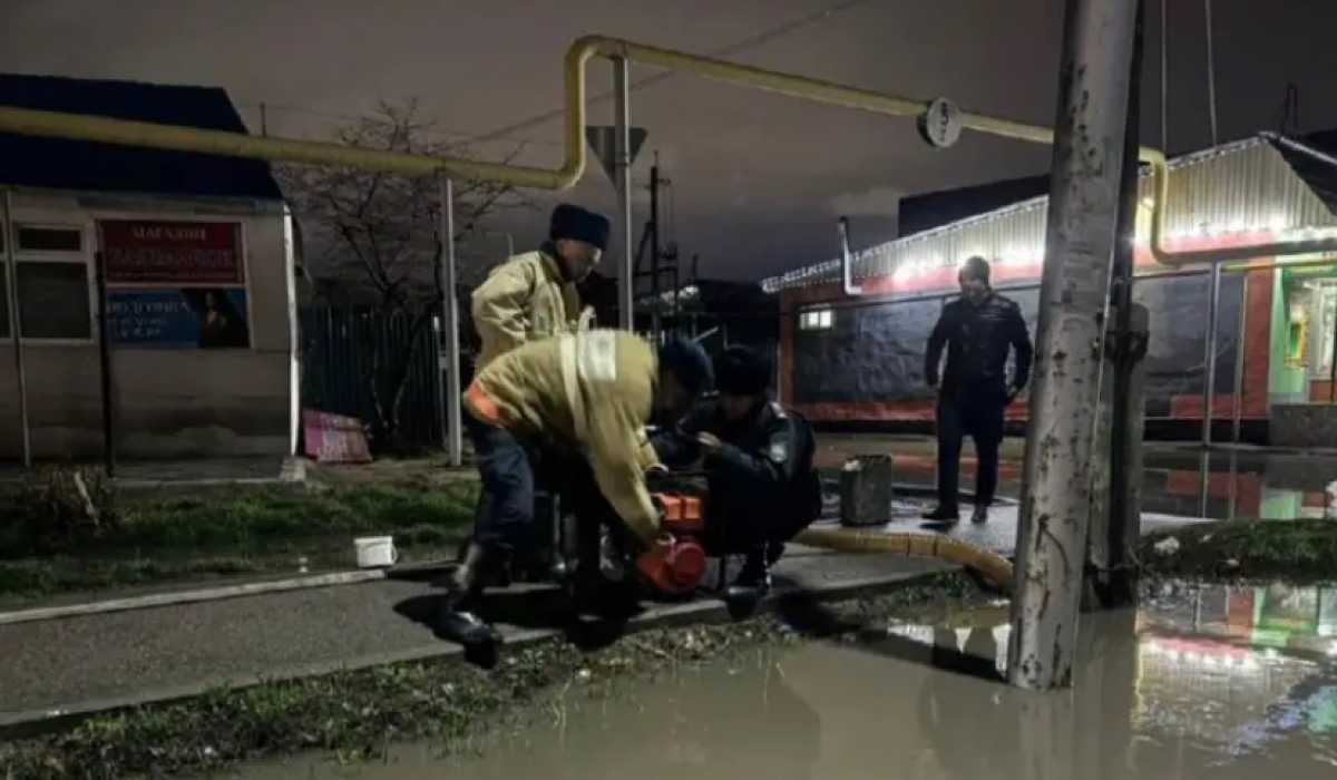 38 подтоплений частных домов и участков произошло во время урагана в Алматы