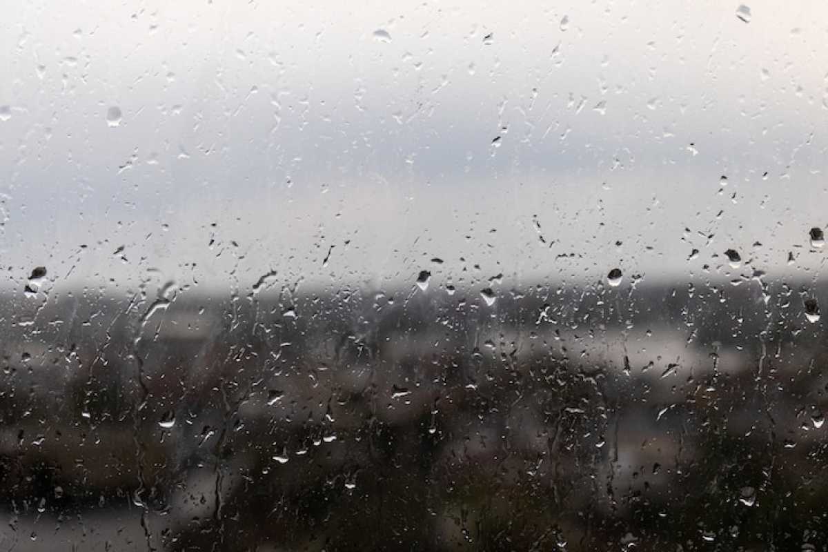 Сильный ветер и дождь в Астане: в ДЧС призвали жителей столицы соблюдать меры безопасности