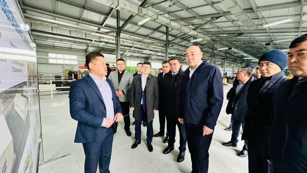Министр промышленности и строительства РК ознакомился с производством «Ақниет Holding»