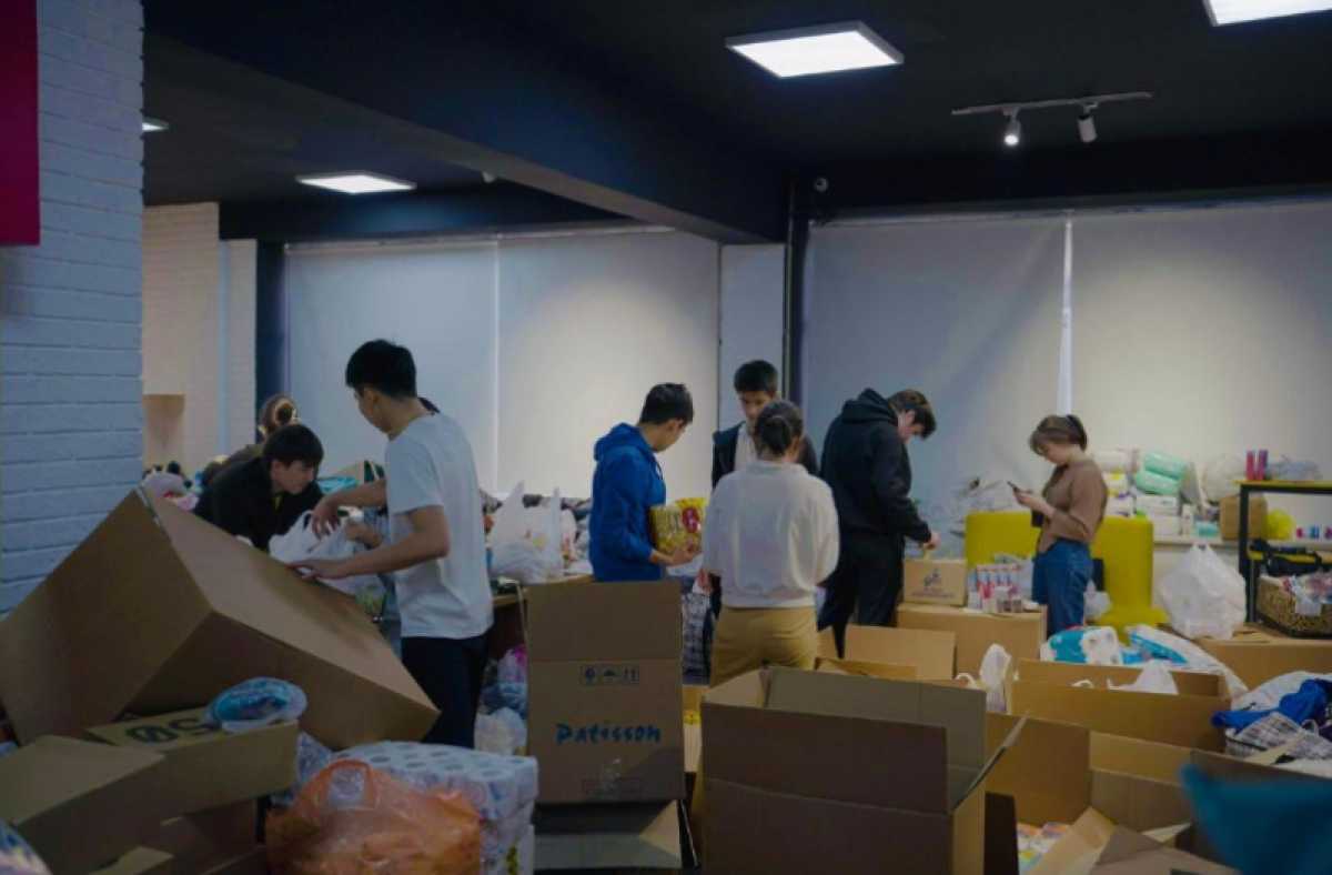 В Алматы собрали более тонны гуманитарной помощи для пострадавших от наводнения