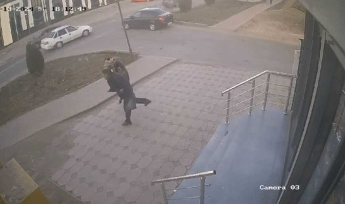 Вопиющий случай нападения на женщину произошёл в Шымкенте