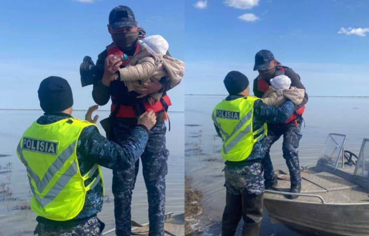 Водная полиция доставила девятимесячного малыша на лодке в село в Атырауской области